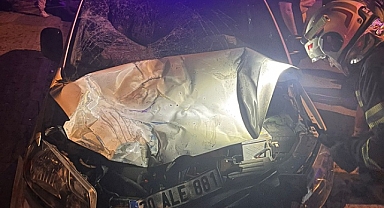 Otomobille çarpışan motosikletteki 1 kişi öldü, 1 kişi yaralandı