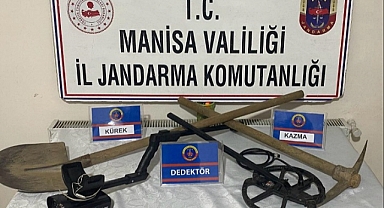 Salihli'de kaçak kazı yapan 3 şüpheli suçüstü yakalandı
