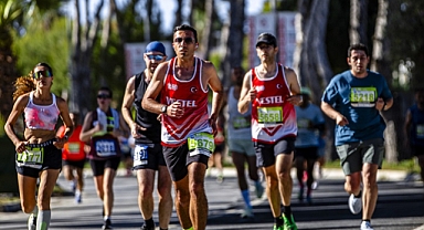 Salomon Çeşme Yarı Maratonu koşuldu