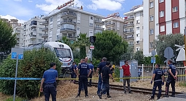 Trenin çarptığı kadın hayatını kaybetti