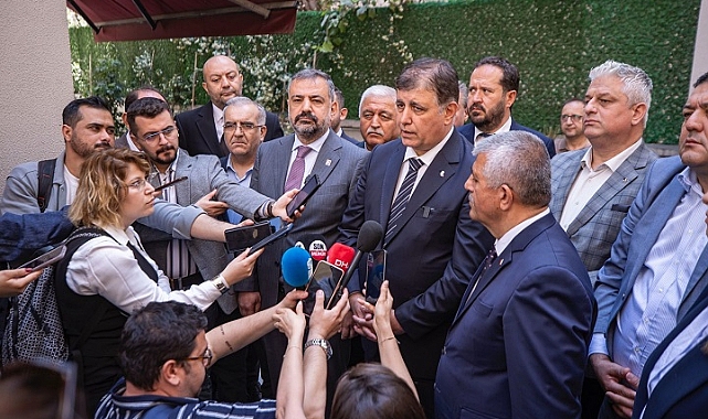 Tugay'dan partilere ziyaret