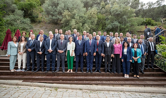 Tugay ilçe belediye başkanlarıyla bir araya geldi