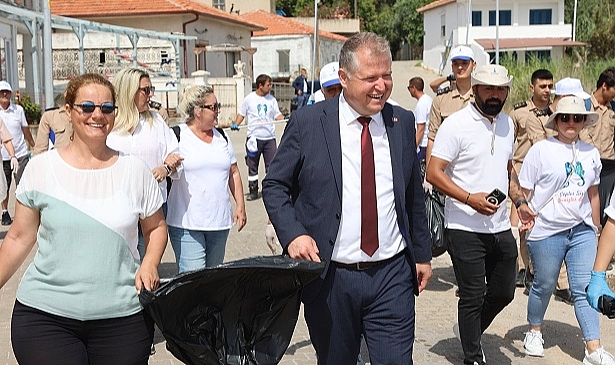 Urla’da kıyı temizleme çalışması gerçekleşti