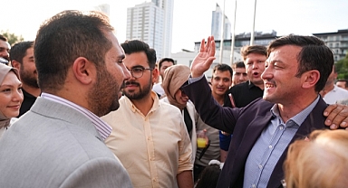 AK Parti İzmir İl Başkanlığında bayramlaşma programı düzenlendi