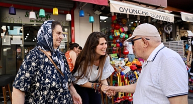 Başkan Denizli’den Çeşme Çarşı’da Esnaf Ve Vatandaş Ziyareti