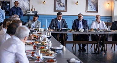 Başkan Tugay CHP yöneticileriyle buluştu