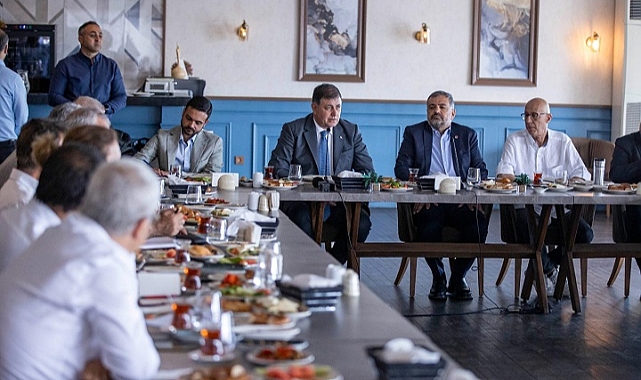 Başkan Tugay CHP yöneticileriyle buluştu