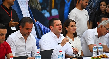 Başkan Ünsal Bostanlı esnafıyla buluştu