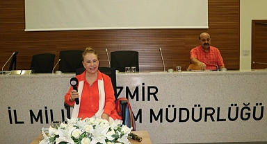 Bedia Akartürk, İzmir'de öğrencilerle buluştu
