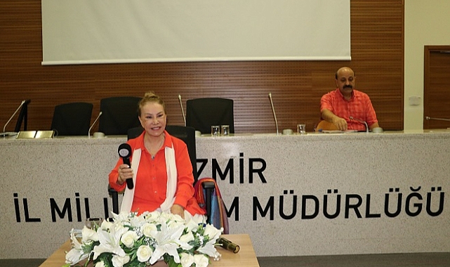 Bedia Akartürk, İzmir'de öğrencilerle buluştu