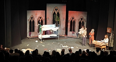 Bornova Belediyesi personeli sahneye çıktı