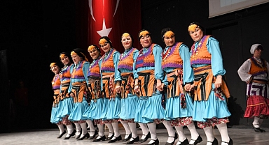 Bornova’da halk dansları rüzgarı esti