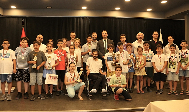 Bornovalı çocukların satranç heyecanı
