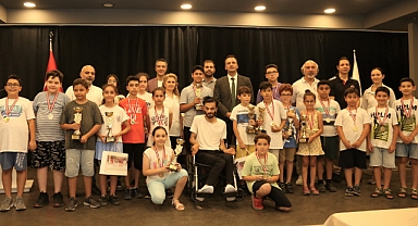 Bornovalı çocukların satranç heyecanı