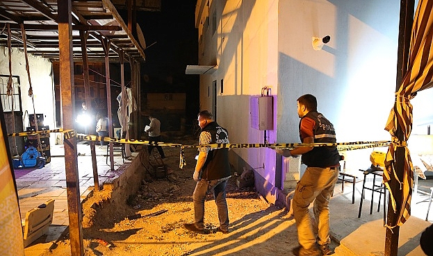 Denizli'de bir kişi eski eşini ve arkadaşını tüfekle öldürdü