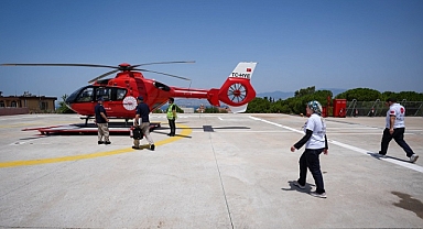 Emekli pilotlar ambulans helikopterde hayat kurtarıyor