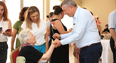 Güzelbahçe’de yaşlılarla çifte kutlama