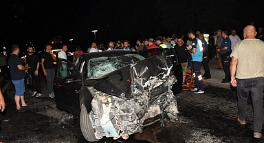 İki otomobilin çarpıştığı kazada 2'si çocuk 8 kişi yaralandı