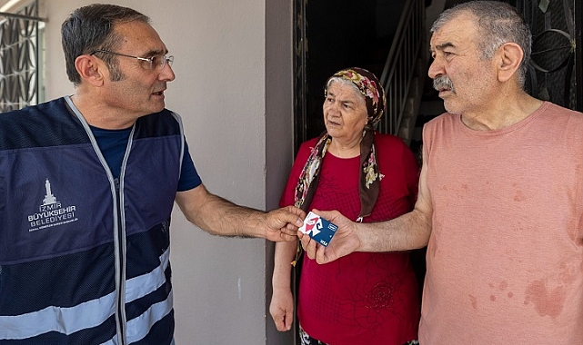 İzmir’de Emekli Dayanışma Kartı yüzleri güldürdü