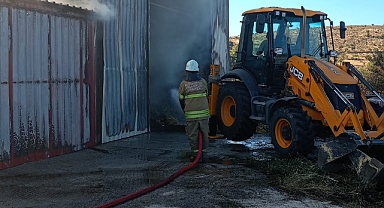 İzmir İtfaiyesi iki yangına birden müdahale etti