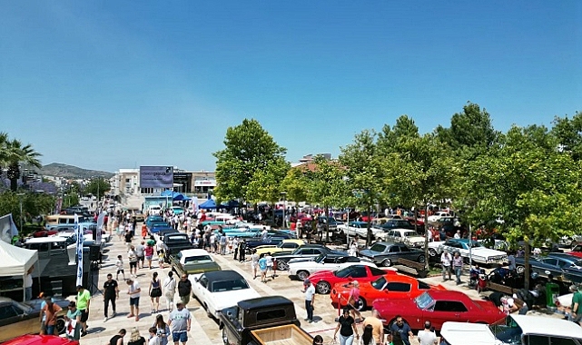 Klasik otomobiller Urla’da buluştu