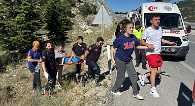 Kütahya'da şarampole devrilen otomobildeki 6 kişi yaralandı