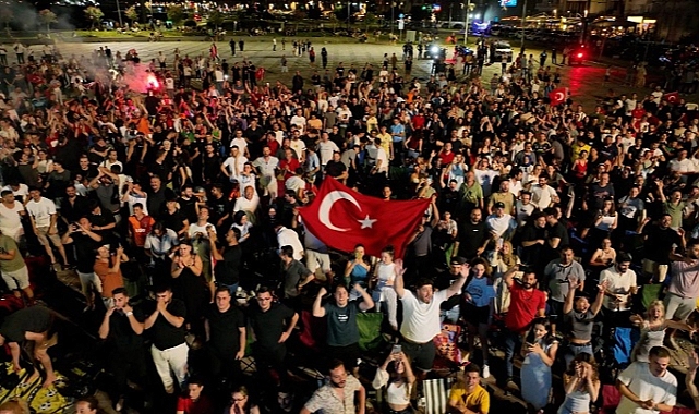 Milli Takım İzmirlileri sevince boğdu