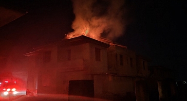 Otluk alanda çıkıp inşaat halindeki binalara sıçrayan yangın söndürüldü