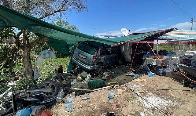 Otomobil meyve tezgahına çarptı, kazada 1 kişi öldü