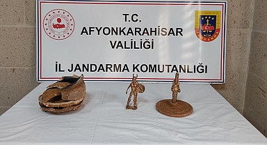 Afyonkarahisar'da 2 sarı renkli metal heykel ele geçirildi