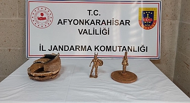 Afyonkarahisar'da 2 sarı renkli metal heykel ele geçirildi