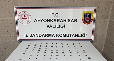 Afyonkarahisar'da otomobilde 95 sikke ele geçirildi