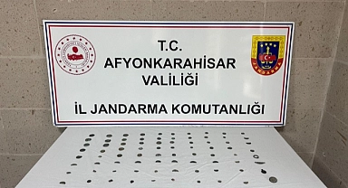 Afyonkarahisar'da otomobilde 95 sikke ele geçirildi