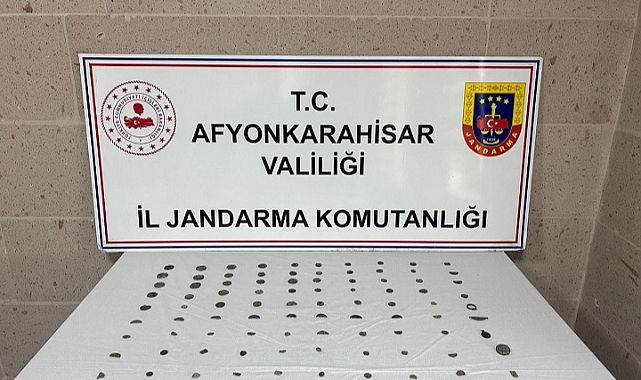 Afyonkarahisar'da otomobilde 95 sikke ele geçirildi