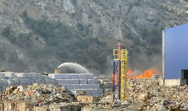 Aydın'da kağıt fabrikasında yangın