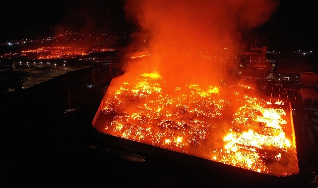 Aydın'da kağıt fabrikasındaki yangın söndürülemiyor