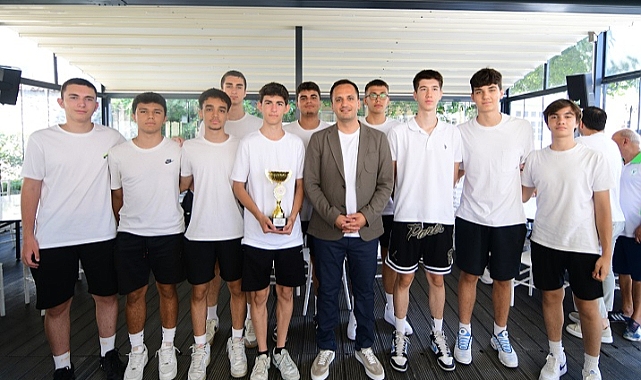 Başkan Eşki şampiyonları ağırladı