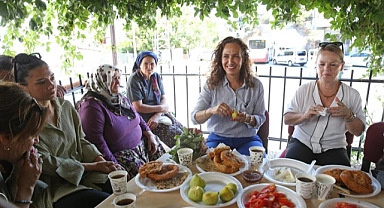 Başkan Ünsal köylerde halkla kucaklaştı