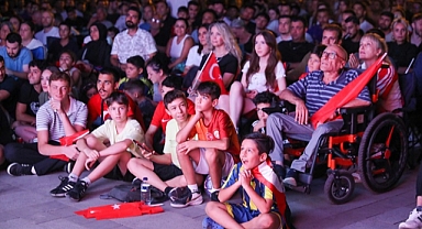 Buca çeyrek final mücadelesini dev ekranda izleyecek