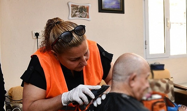Çiğli’de Kişisel Bakım Hizmeti Yüzleri Güldürüyor