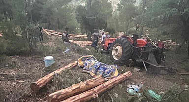 Devrilen traktörün altında kalan sürücü hayatını kaybetti