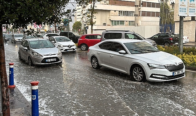 İzmir'de sağanak etkili oldu