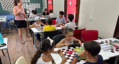 Karşıyaka Gençlik Merkezi’ndeki Yaz Okuluna çocuklardan yoğun ilgi