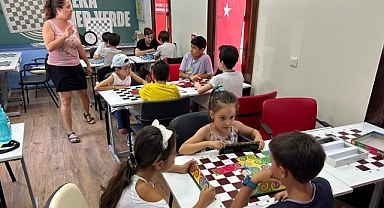 Karşıyaka Gençlik Merkezi’ndeki Yaz Okuluna çocuklardan yoğun ilgi