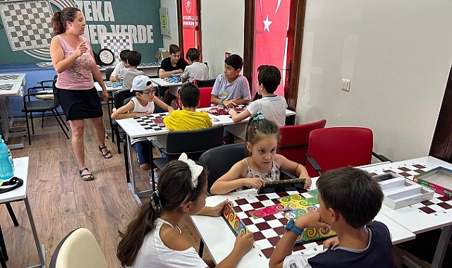 Karşıyaka Gençlik Merkezi’ndeki Yaz Okuluna çocuklardan yoğun ilgi