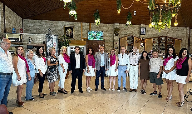 Karşıyakalı iş kadınları huzurevi sakinleri ile buluştu