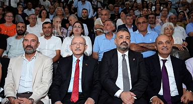 Kılıçdaroğlu, İzmir'de panele katıldı