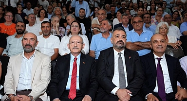 Kılıçdaroğlu, İzmir'de panele katıldı