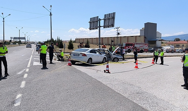 Kütahya'da trafik kazasında 1 kişi öldü, 2 kişi yaralandı