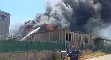 Plastik fabrikasında çıkan yangın kontrol altına alındı